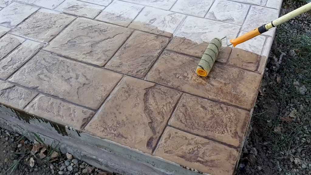 Краска для тротуарной плитки: особенности красителя и пигмента для брусчатки. чем покрасить плитку из бетона своими руками?